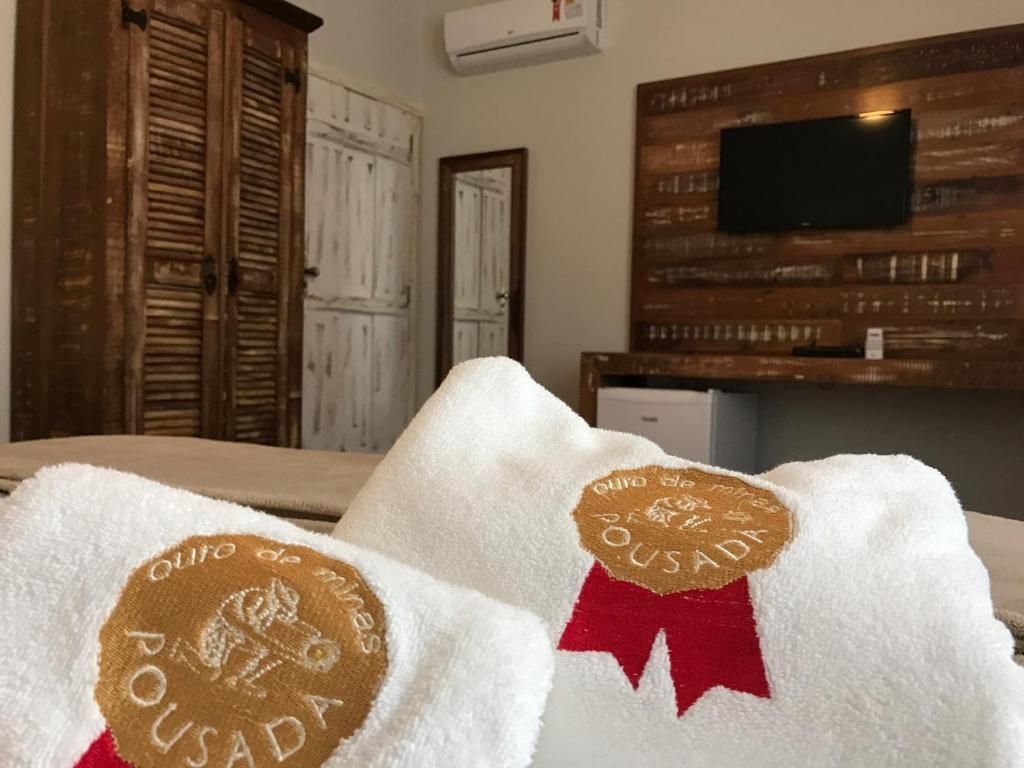 Toalhas bordadas com o logo da pousada